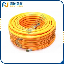 特斯拉无人驾驶出租车亮相北京 博主：外观一眼极简 但确实非常震撼